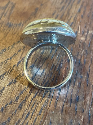 Ring with daisy used