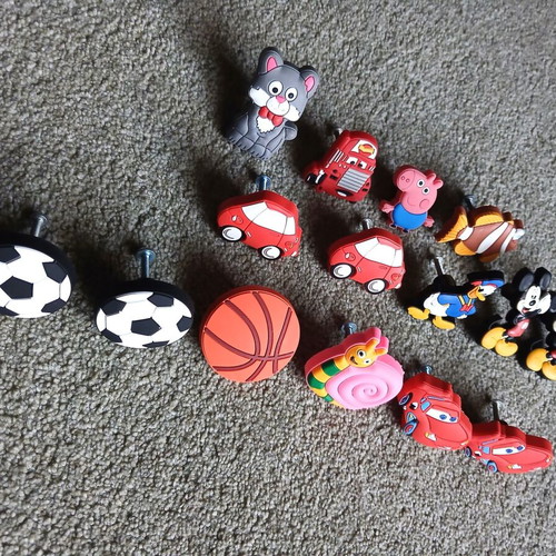 Children's furniture knobs used, set of 15 with designs