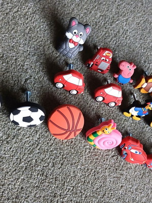 Children's furniture knobs used, set of 15 with designs