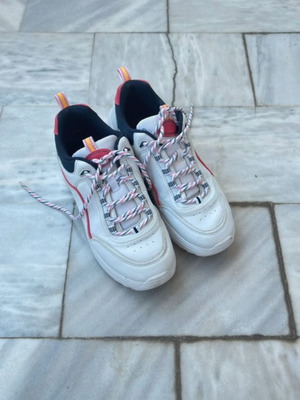 White women's athletic shoes like new, size 41