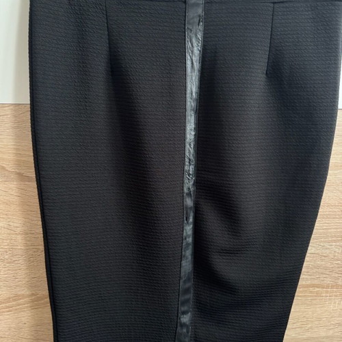 Iso skirt used, size M, black with leather strip