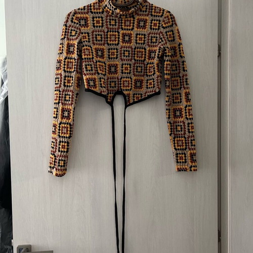 Bershka crop blouse size S like new with 3D design brown and yellow