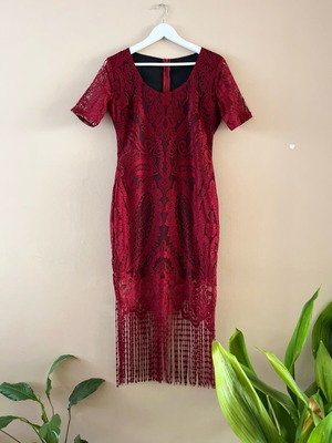 Дантелена рокля нова, размер М, червена