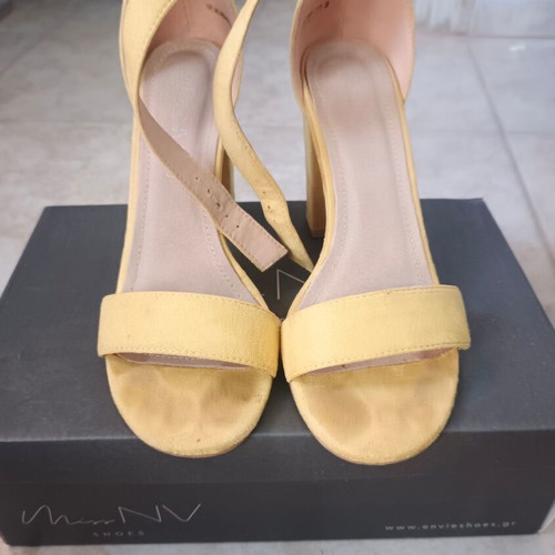 Envie Shoes yellow platform sandals like new, size 38