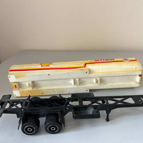 Hot Wheels tanker used, made in Italy, metal base, plastic