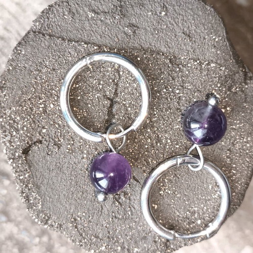 Hoop earrings with amethyst bead like new