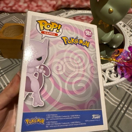 Funko Pop! Mewtwo collectible Pokémon figure like new #581