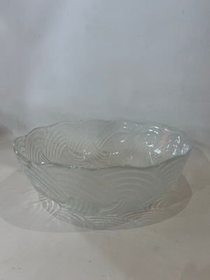 Glass serving bowl used 9x23