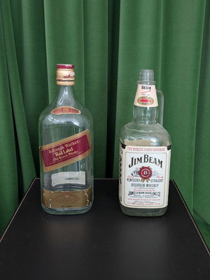 Συλλεκτικά μπουκάλια Johnnie Walker Red Label 2L και Jim Beam 1.75L μεταχειρισμένα