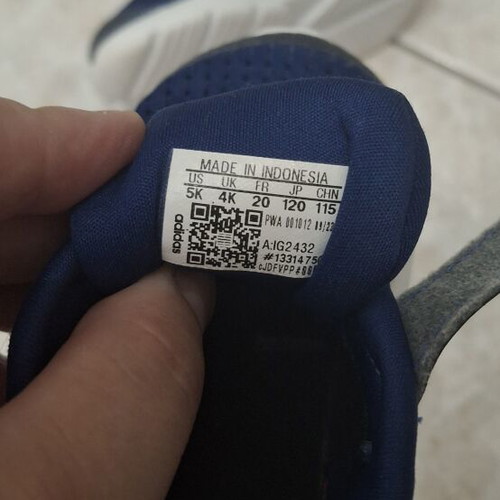 Adidas kids shoes size 20