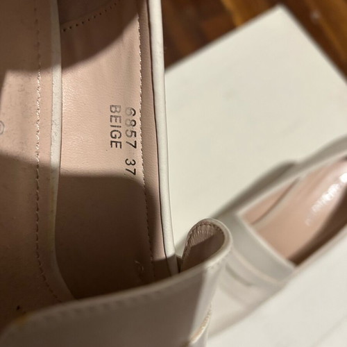 Modern women's shoes new size 37 beige
