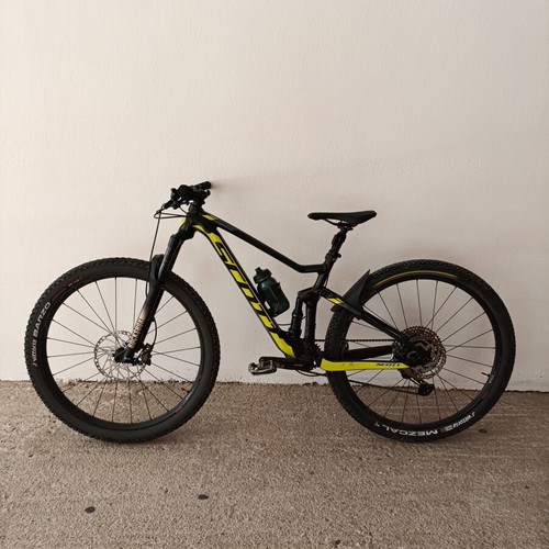 Scott Spark 2019 Mountain Bike Medium Size 29" Like New