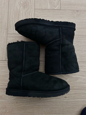 Ugg boots Classic Short black used, size 40