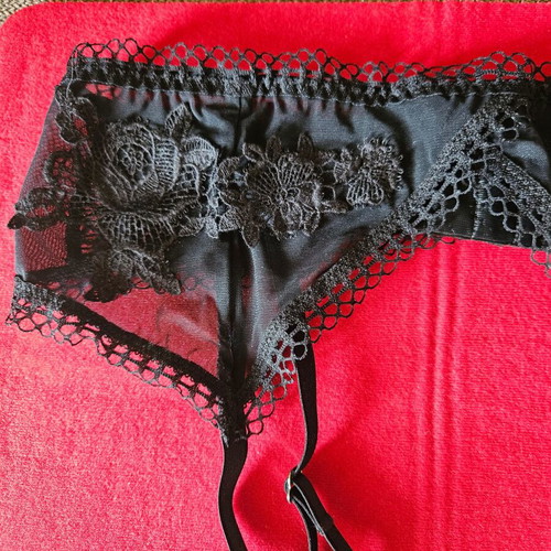 Intimissimi garter belt new, black with Italian lace