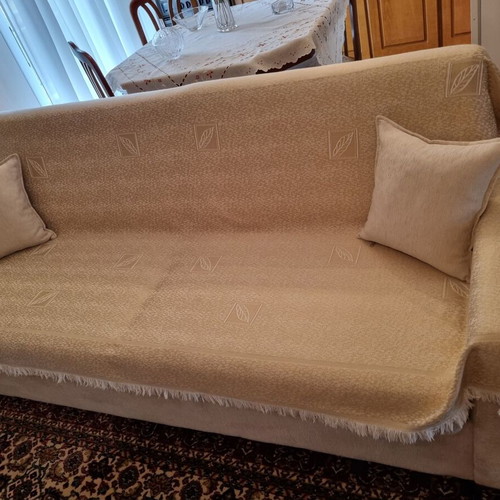 Three-seater sofa like new with storage space
