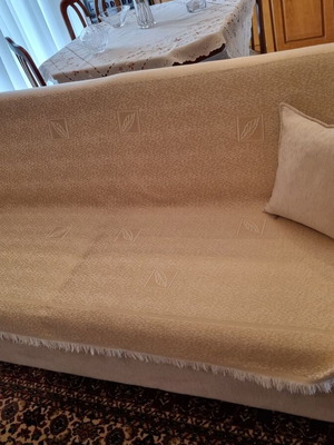 Three-seater sofa like new with storage space