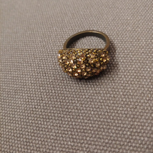 Bronze ring with gold crystals like new
