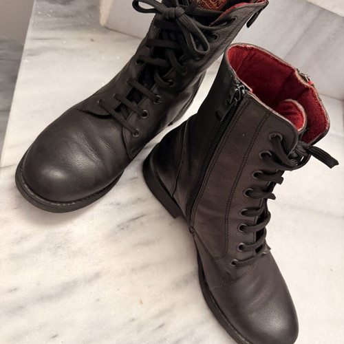 Robinson boots size 38 with zippers and velvet lining like new