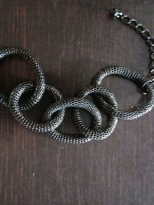 Bracelet like new, unique chain design, women's medium wrist
