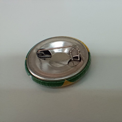 Collectible badge new with Discoteca Internacional logo