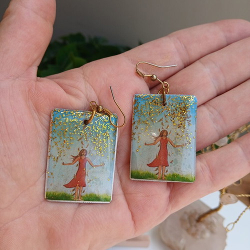 Handmade earrings with resin and aluminum base