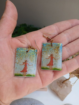 Handmade earrings with resin and aluminum base