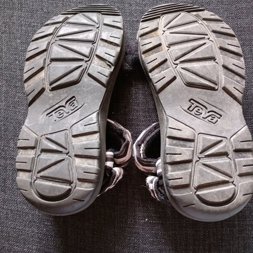 Teva kids sandal like new, size 32, black