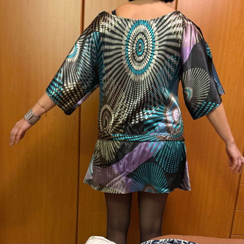 Cabrini satin blouse dress like new with belt and shoulder slit multicolor size L