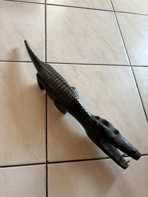 African crocodile decorative figurine, 1970s, needs tooth repair