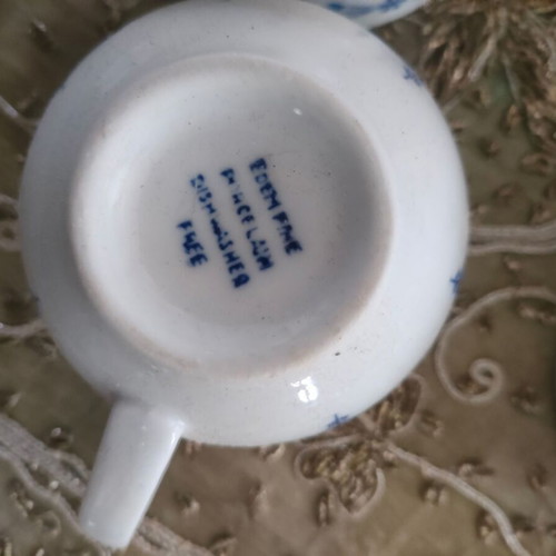 Tea cup set like new, 6 pieces, fine porcelain with blue and white patterns