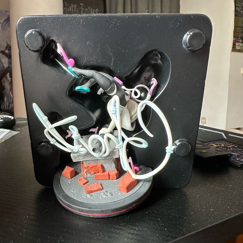 Q figure Ghost Spider like new