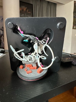 Q figure Ghost Spider like new