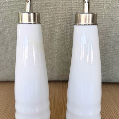 White oil and vinegar bottles new, minimal design, set of 2