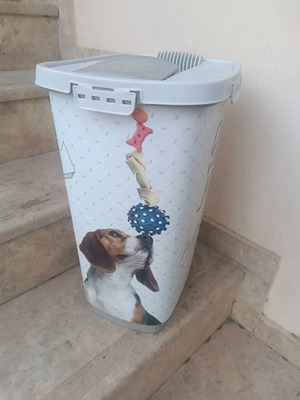 Rotho πλαστική ταΐστρα 25lt για σκύλο και γάτα σε μπεζ