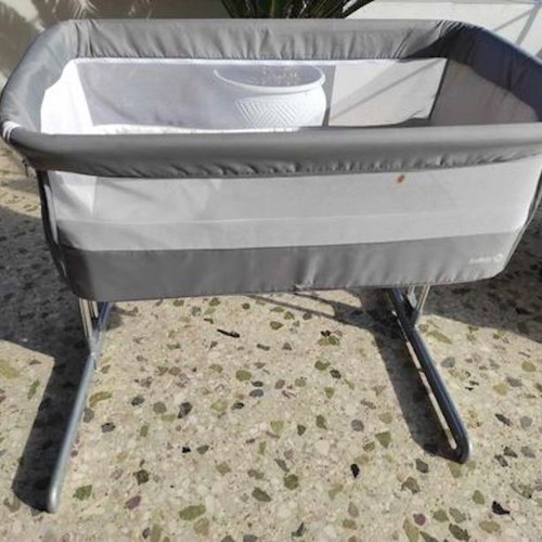 Safety baby cot used with side opening and adjustable height