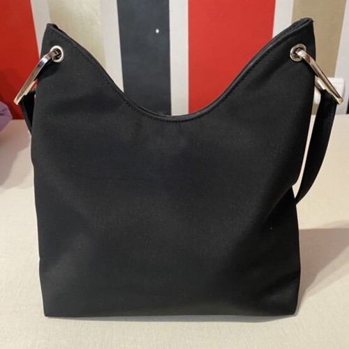 Black Shoulder Bag like new, minimalist 90s style hobo