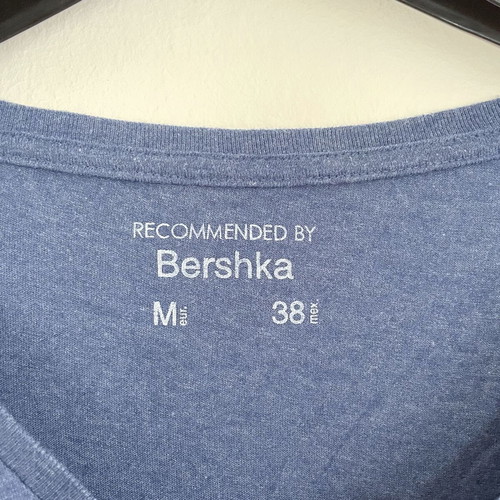Bershka V-neck T-shirt used, medium size, blue