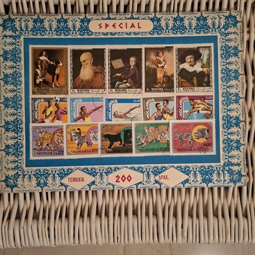 Collection of 100 international stamps like new