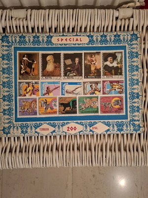 Collection of 100 international stamps like new