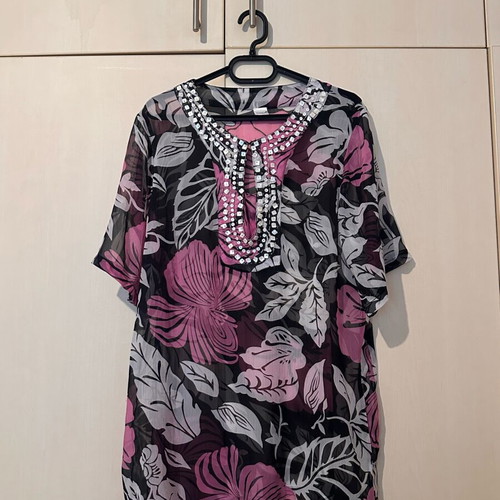 Doca women's blouse like new, black and pink, semi-transparent weave