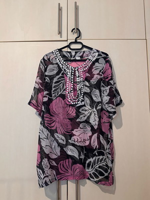 Doca women's blouse like new, black and pink, semi-transparent weave