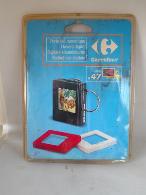Vintage ψηφιακό μπρελόκ-κορνίζα Carrefour σφραγισμένο Y2K gadget