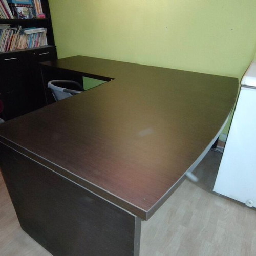 Orado Corner Desk like new, 2-piece modular design