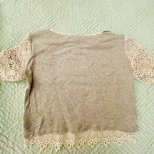 H&M t-shirt like new with lace and jersey fabric, size S
