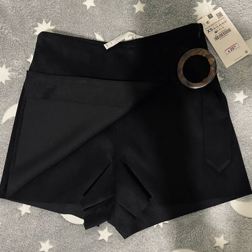 Zara black skirt shorts new with tag, castor look