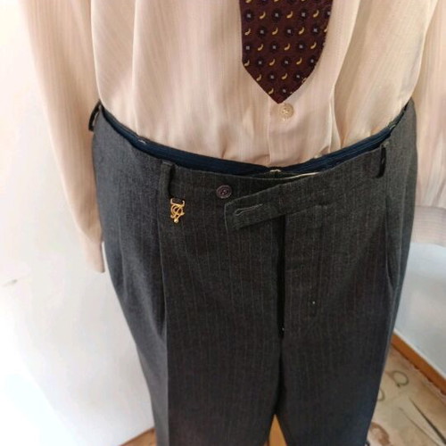 Christian de Paris men's suit like new, gray and black