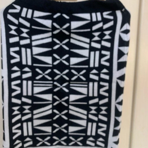 Women's knitted black and white skirt like new, size M