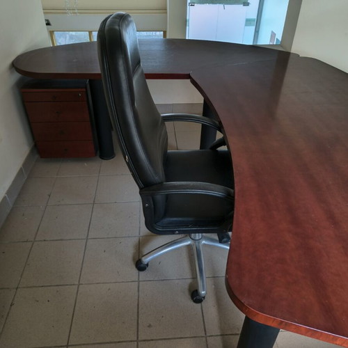 Cherry wood office desk set with drawer unit and leather chair like new