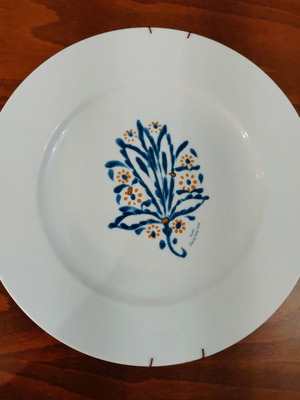 Bravo Fine Porcelain collectible decorative plate