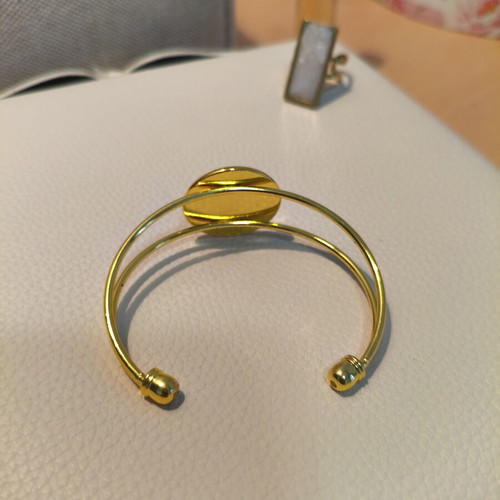 Handmade stainless steel bracelet with white resin, like new